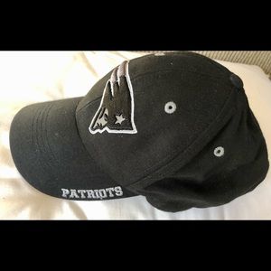 Patriots baseball hat in black with silver details.